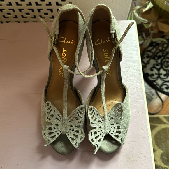 Clarks - Butterfly High Heel (3”), Size 6.5, Velvet Gray - Picture 2 of 6